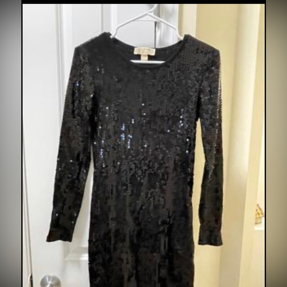 Michael Kors sequins dress. I’m great condition, only worn once. Women’s small